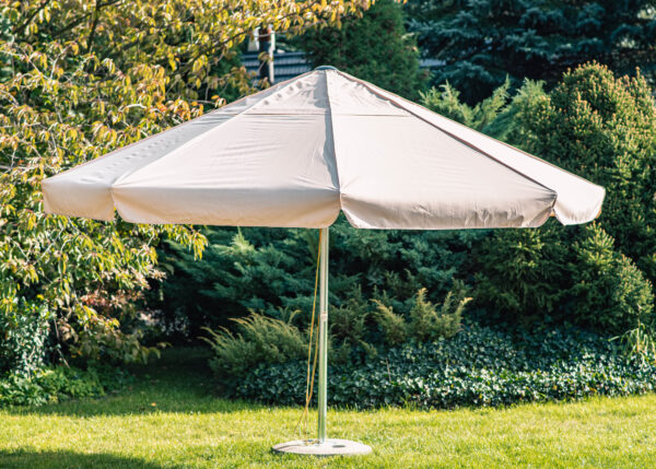 Parasol 8k 4,5 m z podstawą 70 kg (OUTLET)