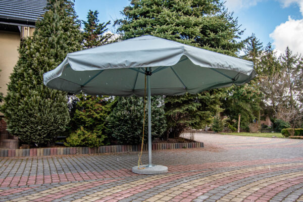 Parasol 8k 4 m z podstawą 70 kg (OUTLET 9/25/WYP)